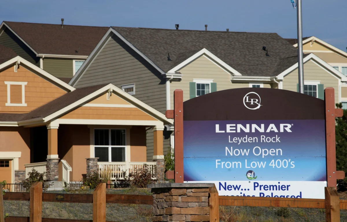 Berkshire Hathaway Continues Accumulating Lennar Shares as Buying Pace Moderates Amid Housing Market Pressures